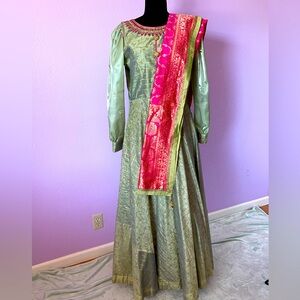 Indian/Pakistani long dress with scarf size M/L